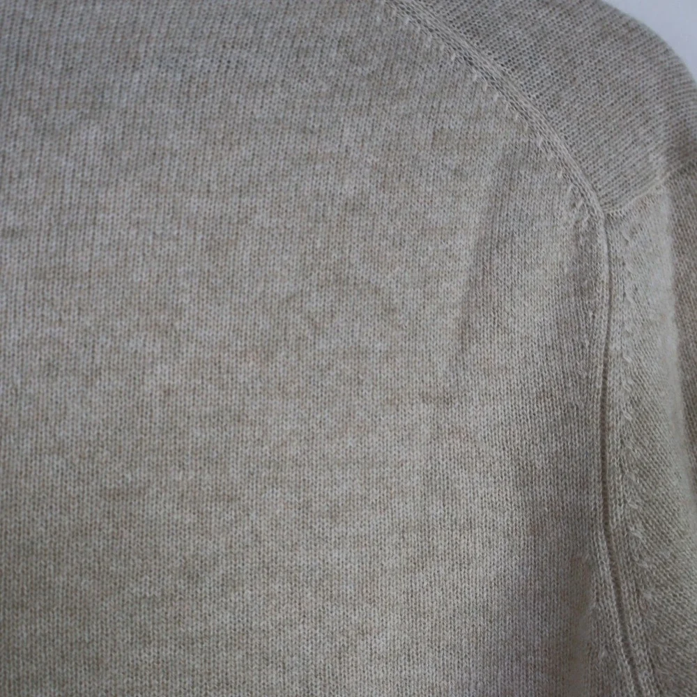 Club Room Luxury V-Neck Cashmere Sweater Small Oatmeal Soft‎ Minimalist Neutral